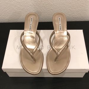 Manolo Blahnik Gold sandals Size 37